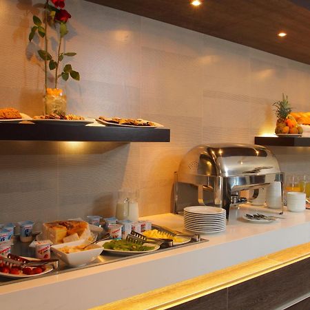 Hotel Los Espanoles Plus Santiago Restoran gambar